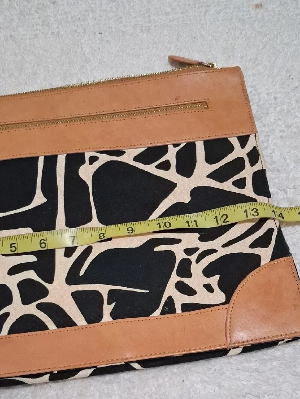 Diane Von Furstenberg Black and Tan Abstract Pattern Set
